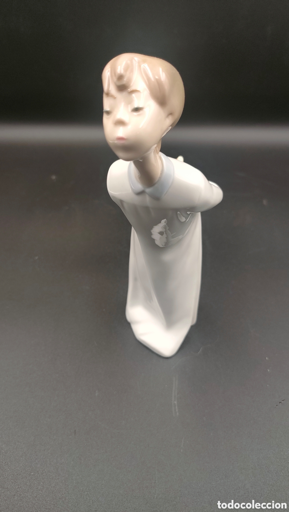 Antig&uuml;edades: Figura Ni&ntilde;o Lladr&oacute; beso