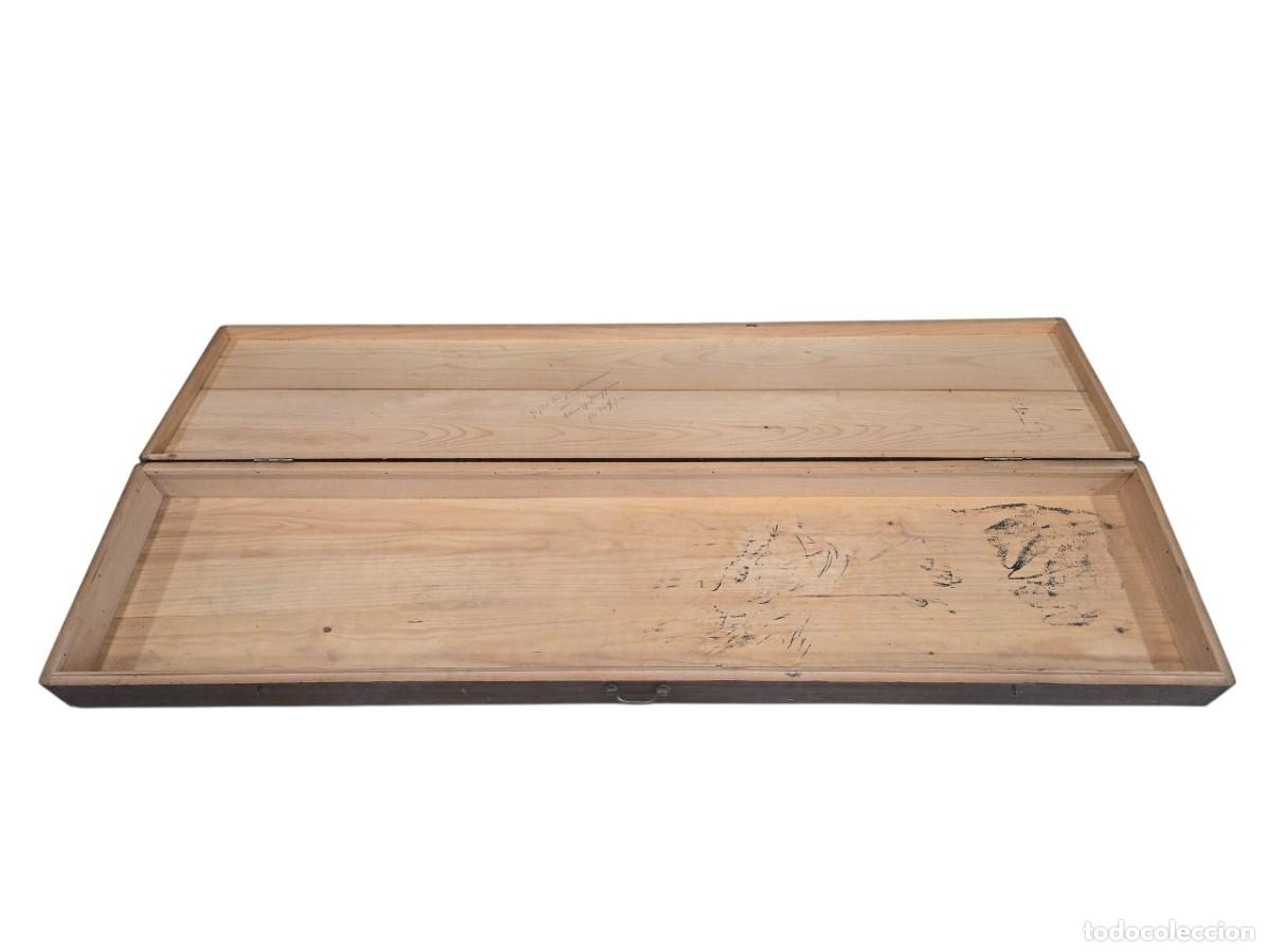 Antiques: Pr&aacute;ctico y particular estuche de madera