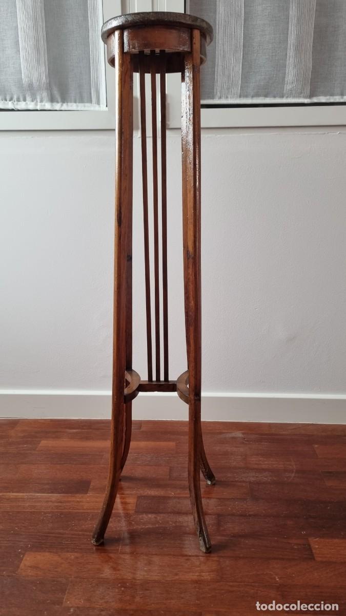 Antig&uuml;edades: Macetero de madera de nogal. A&ntilde;os 30. - Foto 2