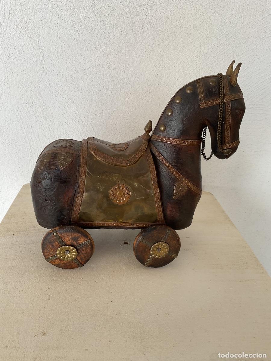 Antig&uuml;edades: Caballo de madera de India siglo 20 - Foto 1