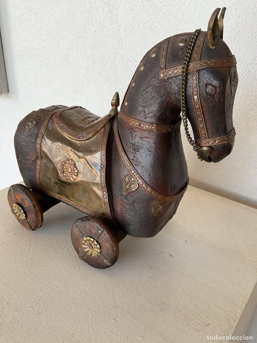 Antig&uuml;edades: Caballo de madera de India siglo 20 - Foto 2