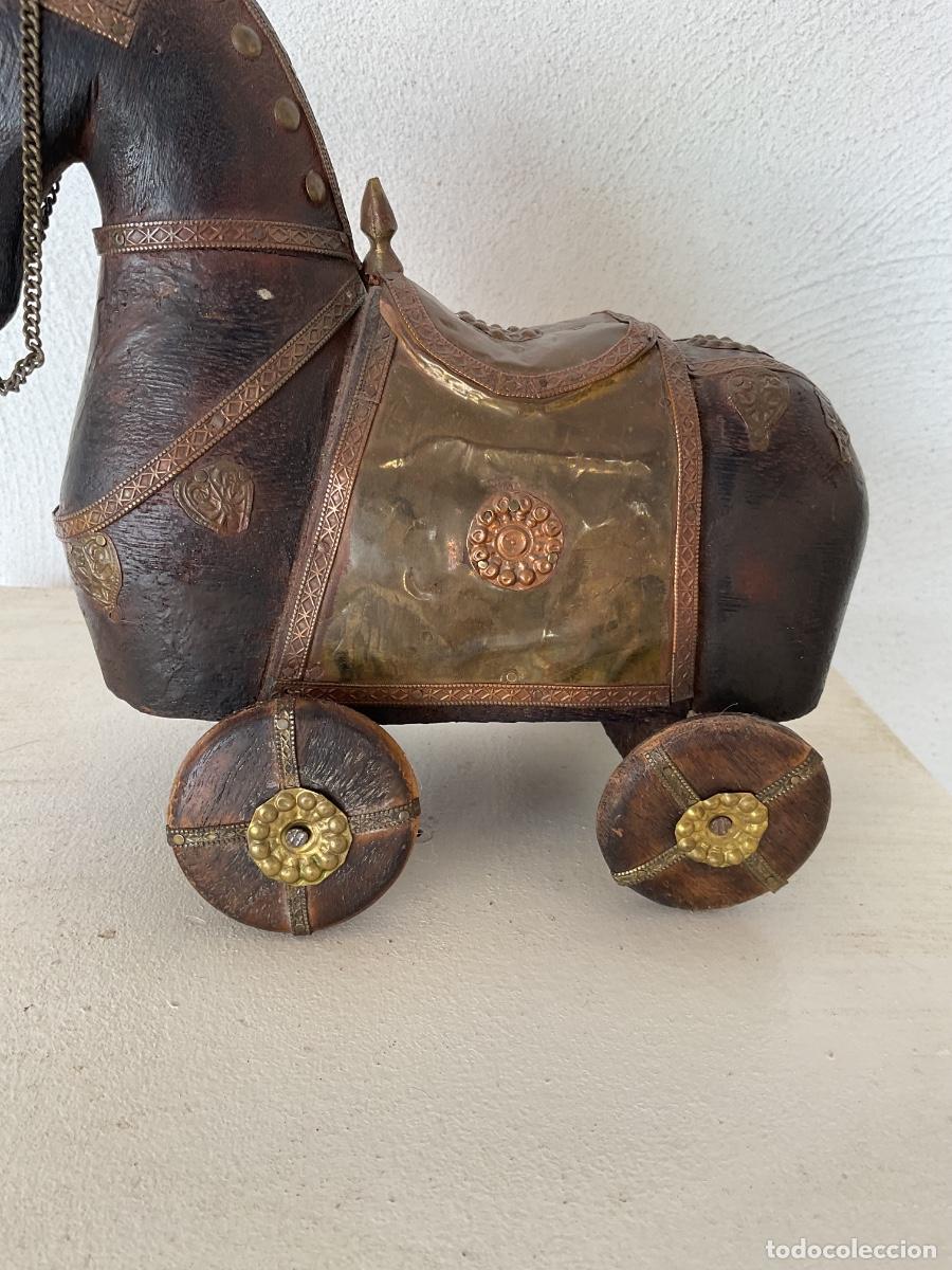Antig&uuml;edades: Caballo de madera de India siglo 20 - Foto 4