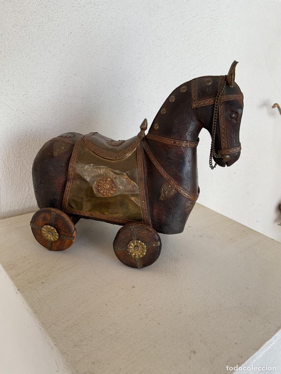 Antig&uuml;edades: Caballo de madera de India siglo 20 - Foto 5