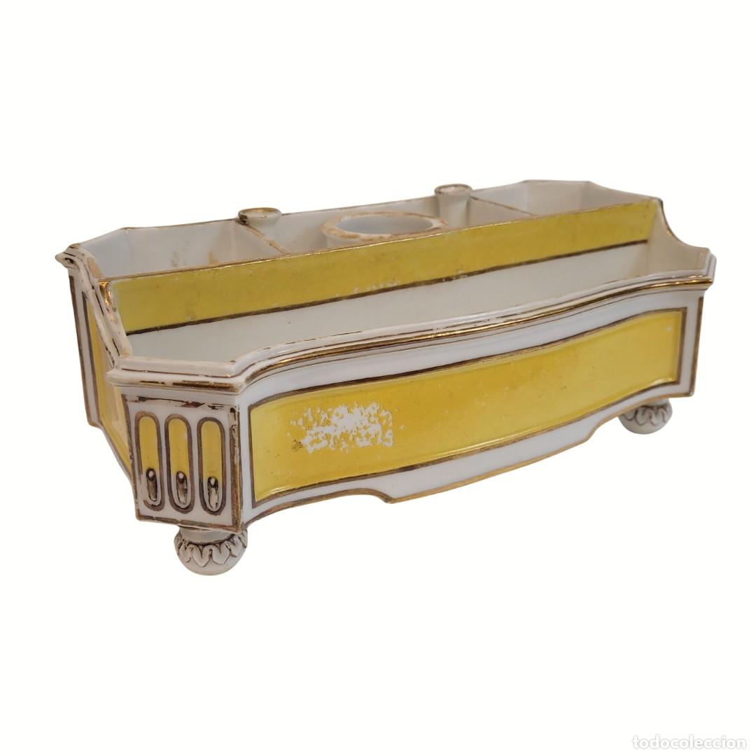 Antig&uuml;edades: Escriban&iacute;a amarilla y dorada, porcelana, estilo Directorio, s. XIX - Francia