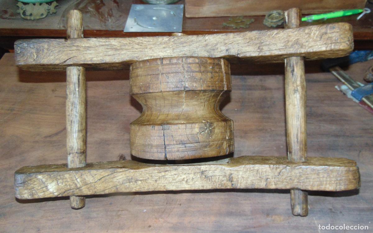 Antig&uuml;edades: ANTIGUA GARRUCHA POLEA DE POZO, MADERA DE ENCINA 46 CM FUERTE Y SANA