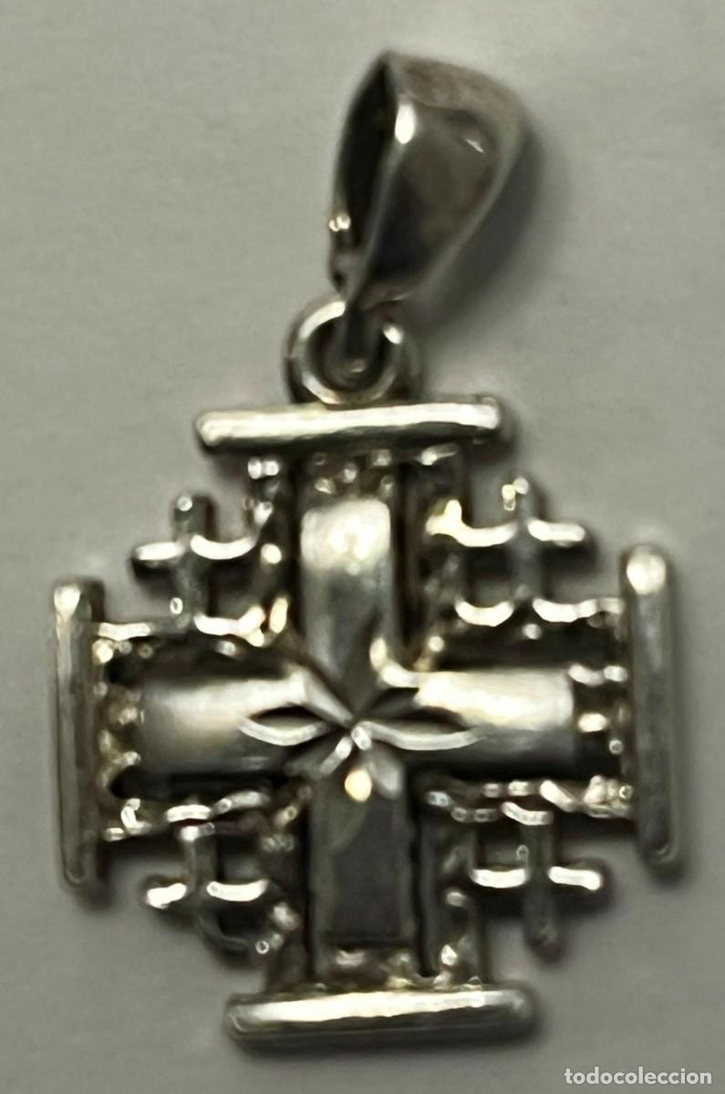 Antig&uuml;edades: Colgante de plata con Cruz de Jerusal&eacute;n. Pieza religiosa en forma de Cruz de Jerusal&eacute;n, compuesta po