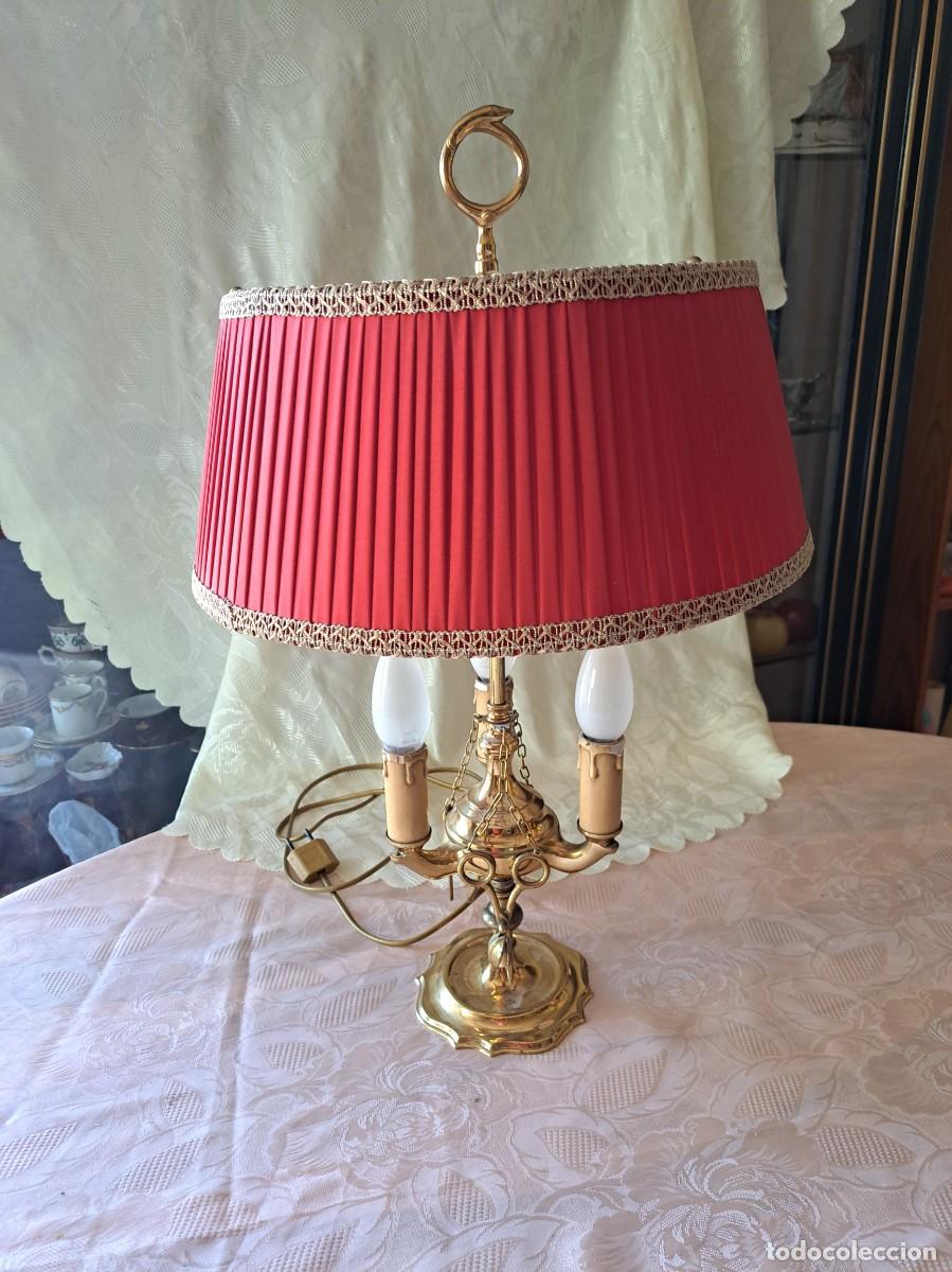 Antig&uuml;edades: Preciosa lampara de sobremesa Bouillotte francesa, con pantalla en rojo, lat&oacute;n dorado.