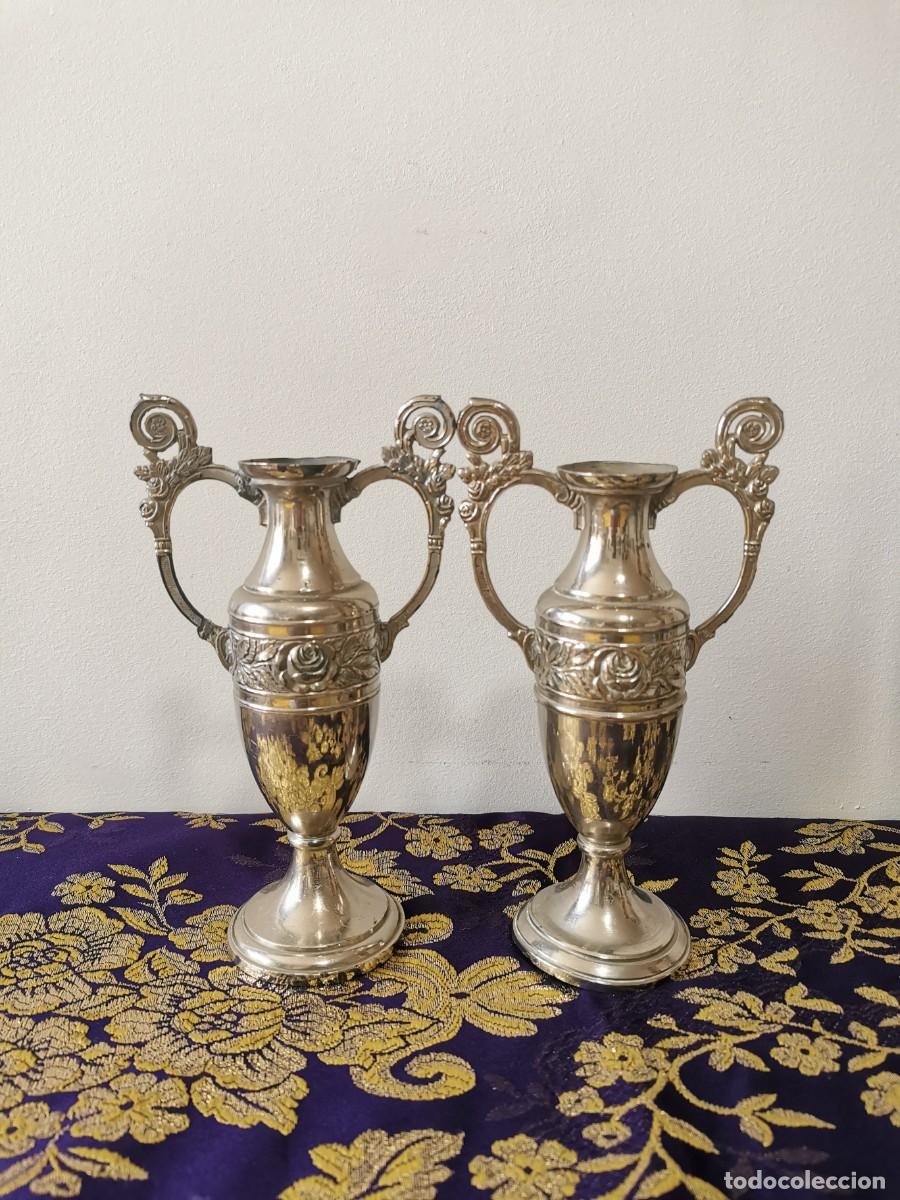 Antig&uuml;edades: Pareja de &aacute;nforas o jarrones de altar 20cm