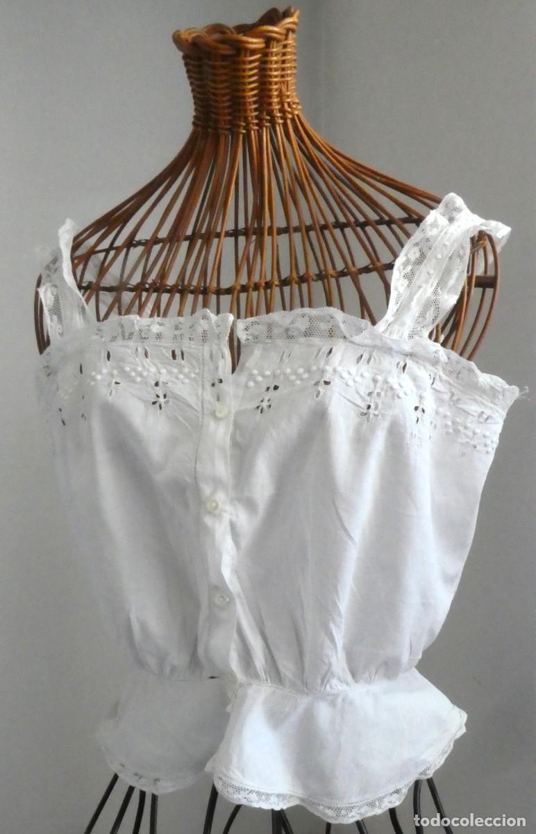 Antig&uuml;edades: ANTIGUO CORPI&Ntilde;O - CUBRE CORSET- BORDADOS - ENCAJE SUIZO Y ENCAJE DE VALENCIENNES PPIO.S.XX