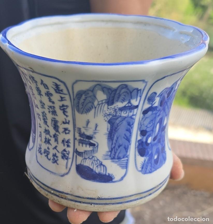 Antig&uuml;edades: 20 macetas de cer&aacute;mica estilo chinoiserie con paisaje azul y blanco.