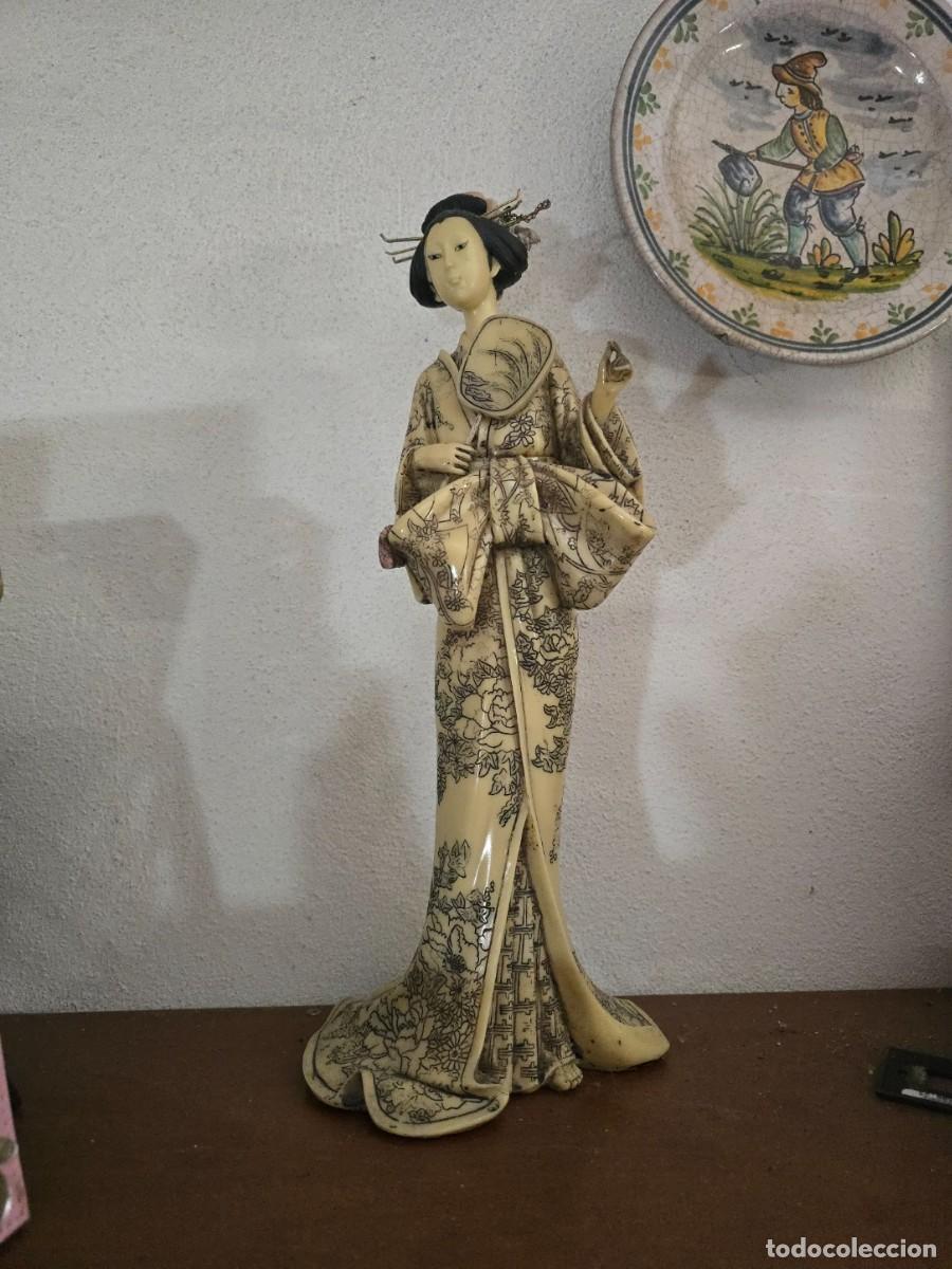 Antig&uuml;edades: figura decorativa de estilo marfil es un okimono de geisha japonesa