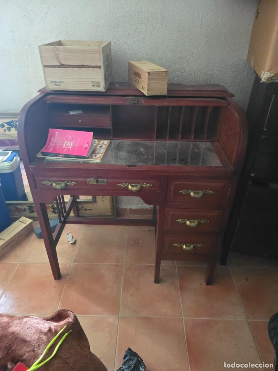 Antig&uuml;edades: escritorio tipo secreter o bur&oacute; antiguo de madera con tapa de cilindro.