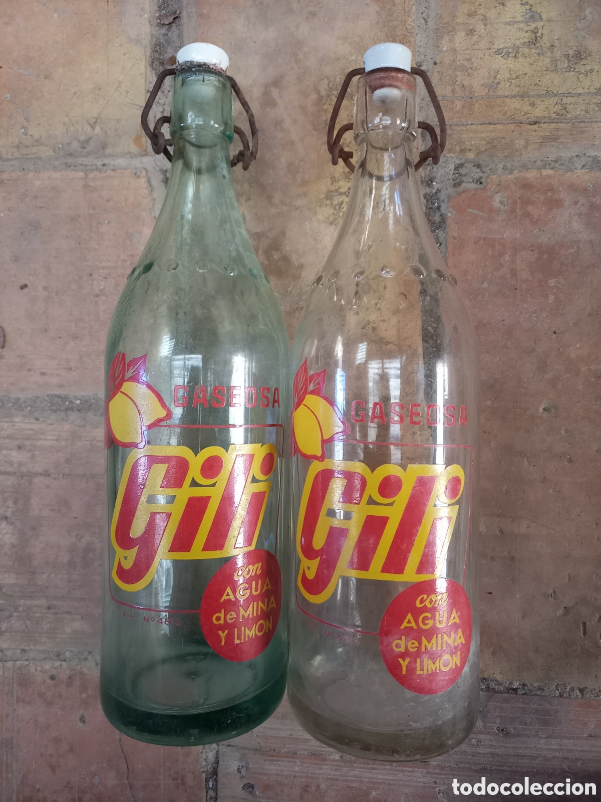 Antig&uuml;edades: Lote 2 botellas gaseosa Gili Reus