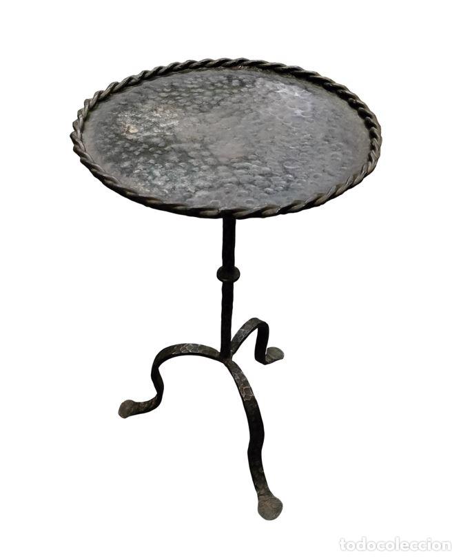 Antig&uuml;edades: MESA AUXILIAR DE FUMADOR DE ESTILO MARTINI. HIERRO FORJADO. EUROPA. SIGLOS XIX-XX