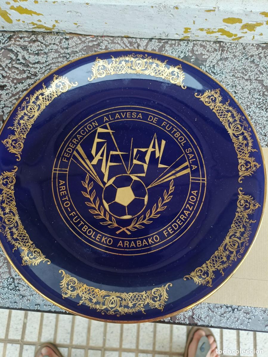 Antig&uuml;edades: PLATO TROFEO FEDERACION ALAVESA DE FUTBOL SALA