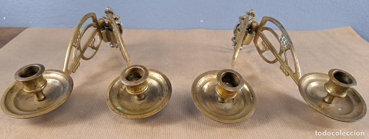 Antig&uuml;edades: Pareja de candelabros de piano modernistas en bronce, ca. 1900