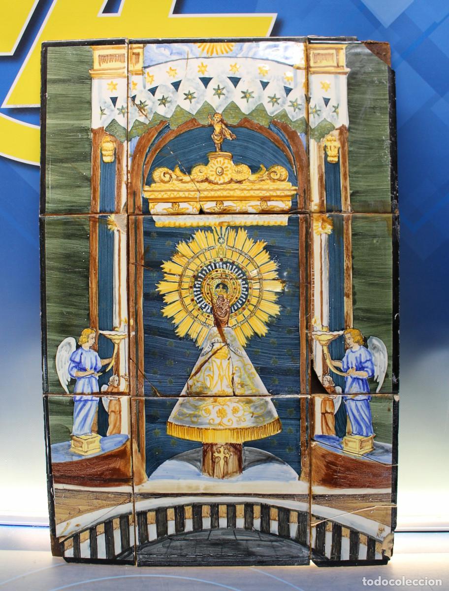 Antig&uuml;edades: Antiguo retablo cer&aacute;mico de la Virgen del Pilar, firmado.