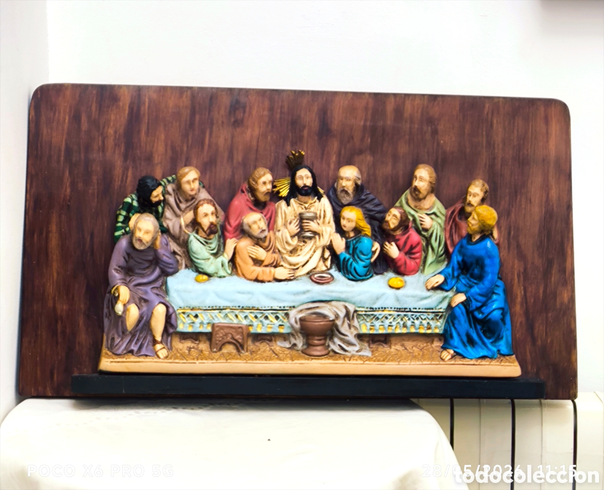 Antig&uuml;edades: Antiguo retablo de la Santa Cena realizado en relieve y policromado. - Representaci&oacute;n detallada de