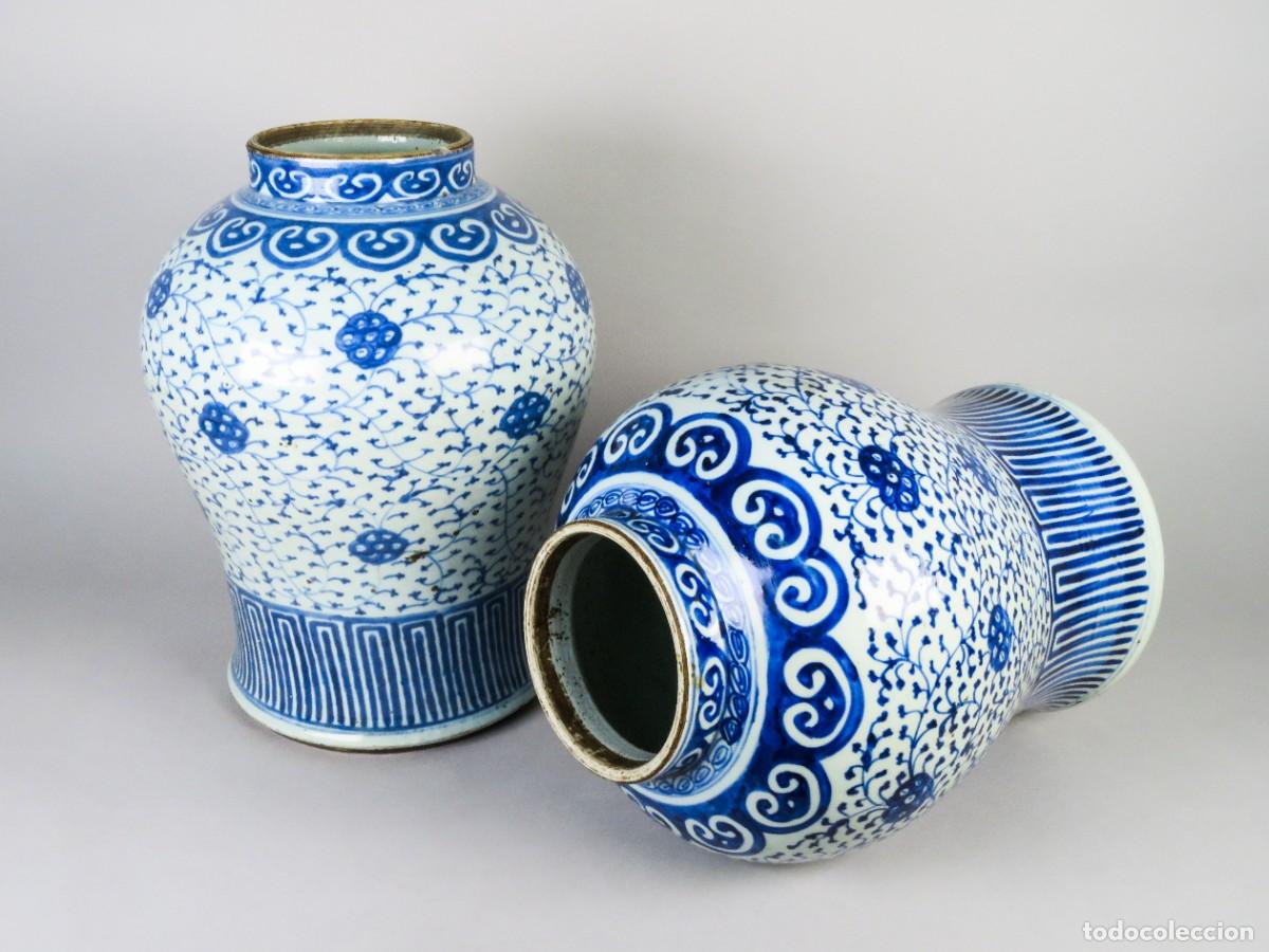 Antig&uuml;edades: Pareja de tibores de balaustre en porcelana china Blue and White dinast&iacute;a Qing siglo XIX