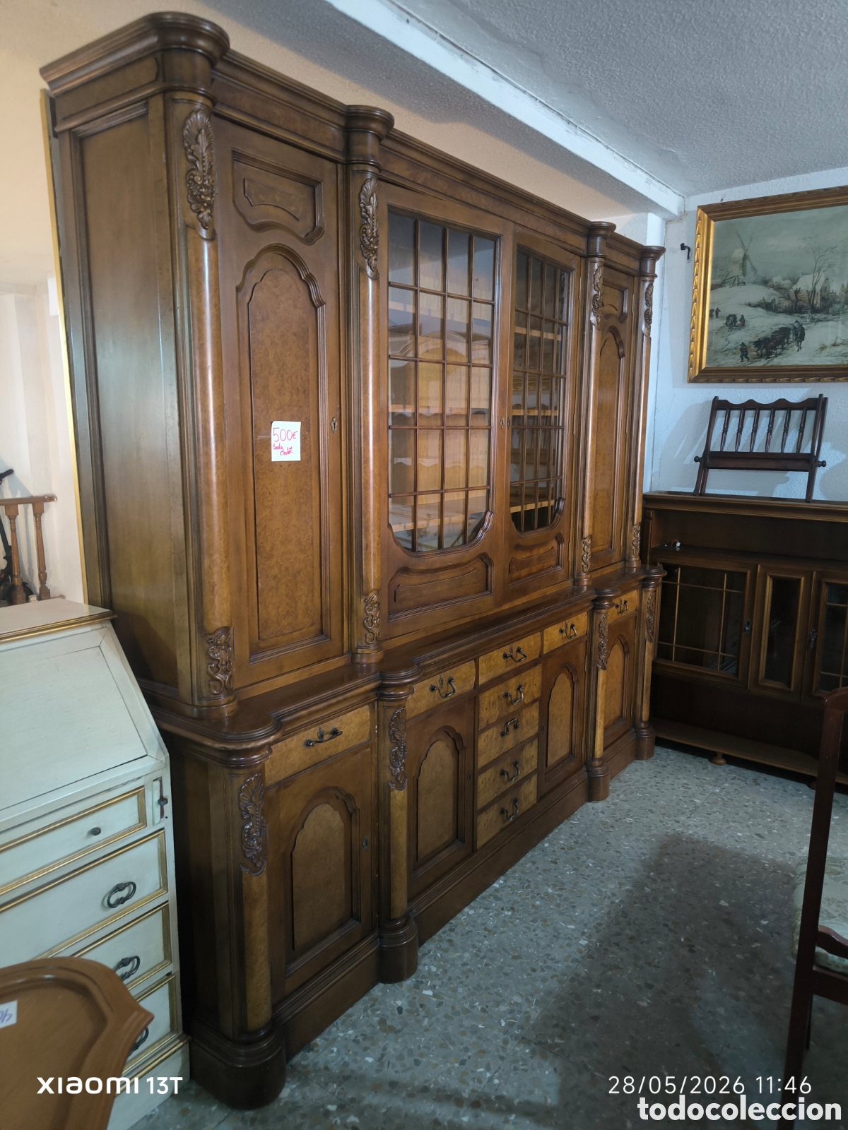Antig&uuml;edades: Mueble de sal&oacute;n con vitrina de madera