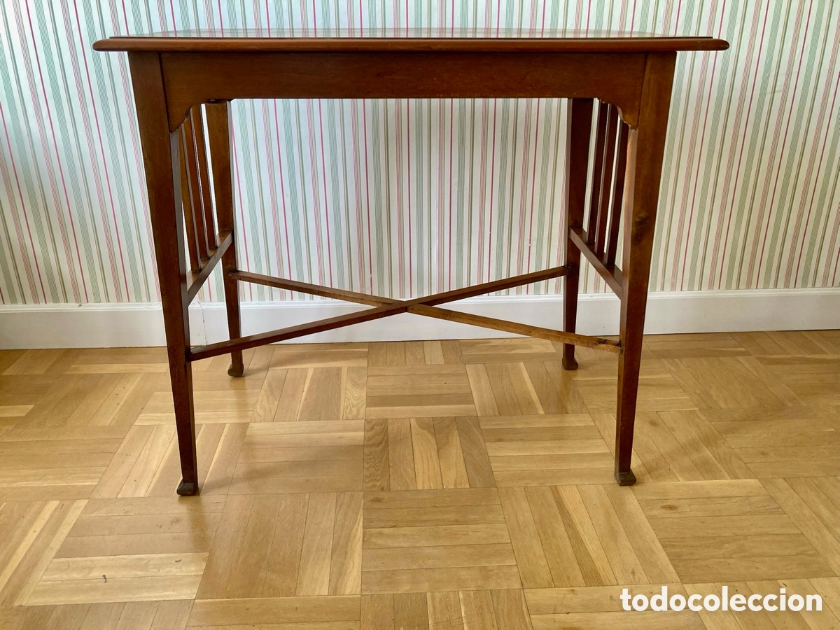 Antig&uuml;edades: Mesa auxiliar Art Nouveau, circa 1930-1935.