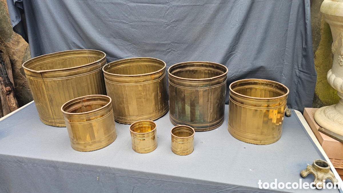 Antig&uuml;edades: Lote de maceteros se lat&oacute;n