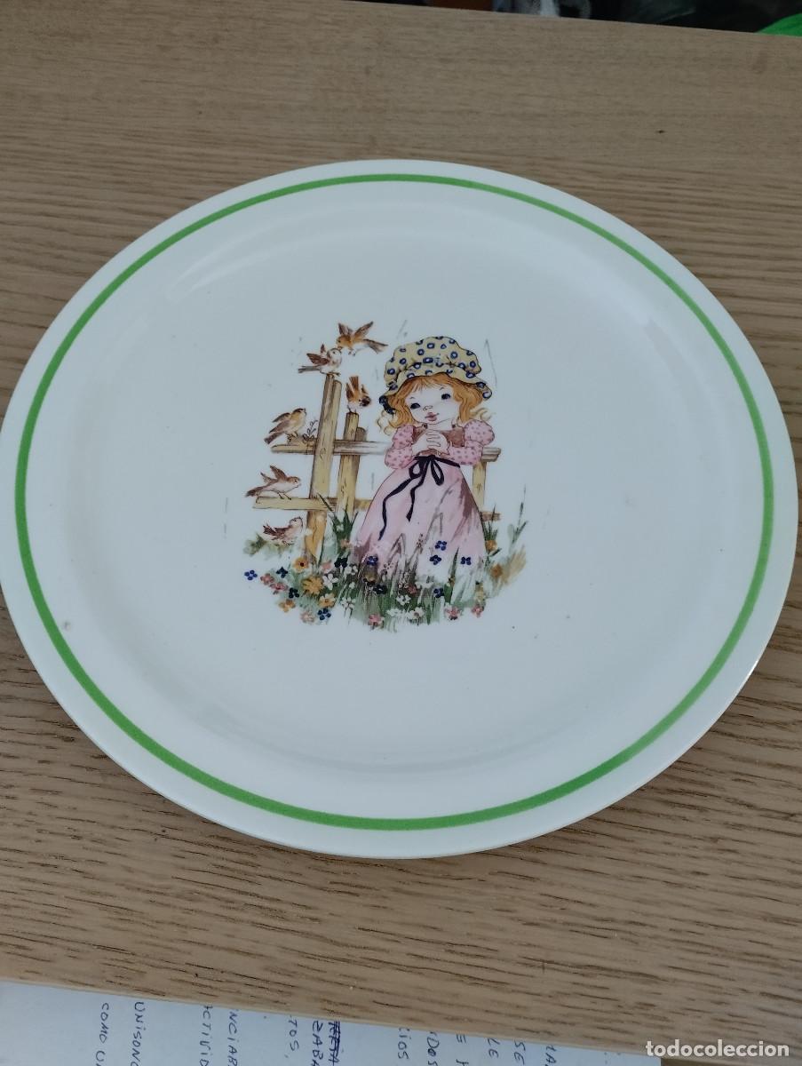 Antiquit&auml;ten: plato de ceramica de segovia colores inalterables 1861 ni&ntilde;a con pajaros y borde verde