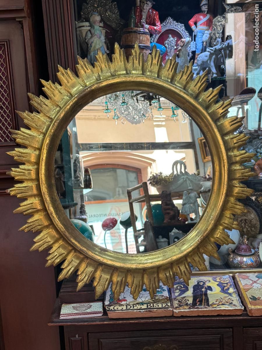 Antig&uuml;edades: ANTIGUO ESPEJO SOL DE MADERA Y ORO FINO - MEDIDA TOTAL 53 CM E INTERIOR 35 CM