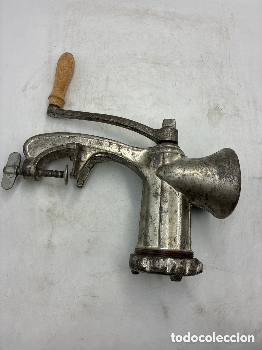 Antig&uuml;edades: Picadora de carne de fundici&oacute;n ELMA.