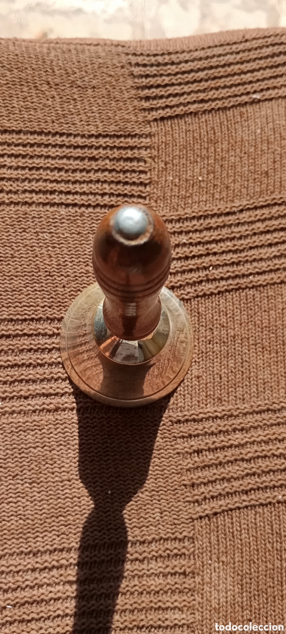 Antig&uuml;edades: Campana de mano Mango de madera Vintage