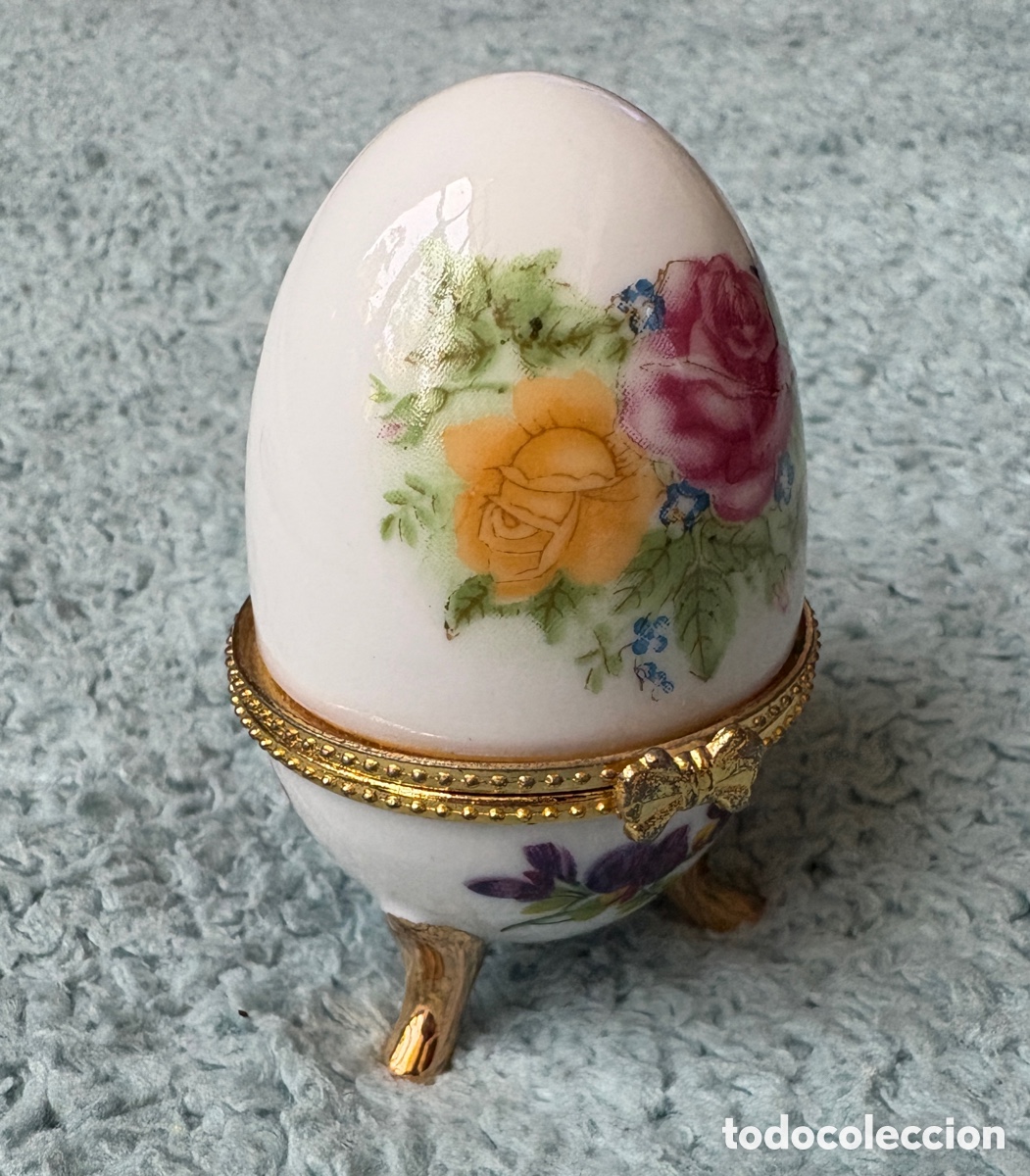 Antig&uuml;edades: (L786) Cajita joyero vintage-porcelana fina - forma de huevo y montura de lat&oacute;n dorado. S. XX