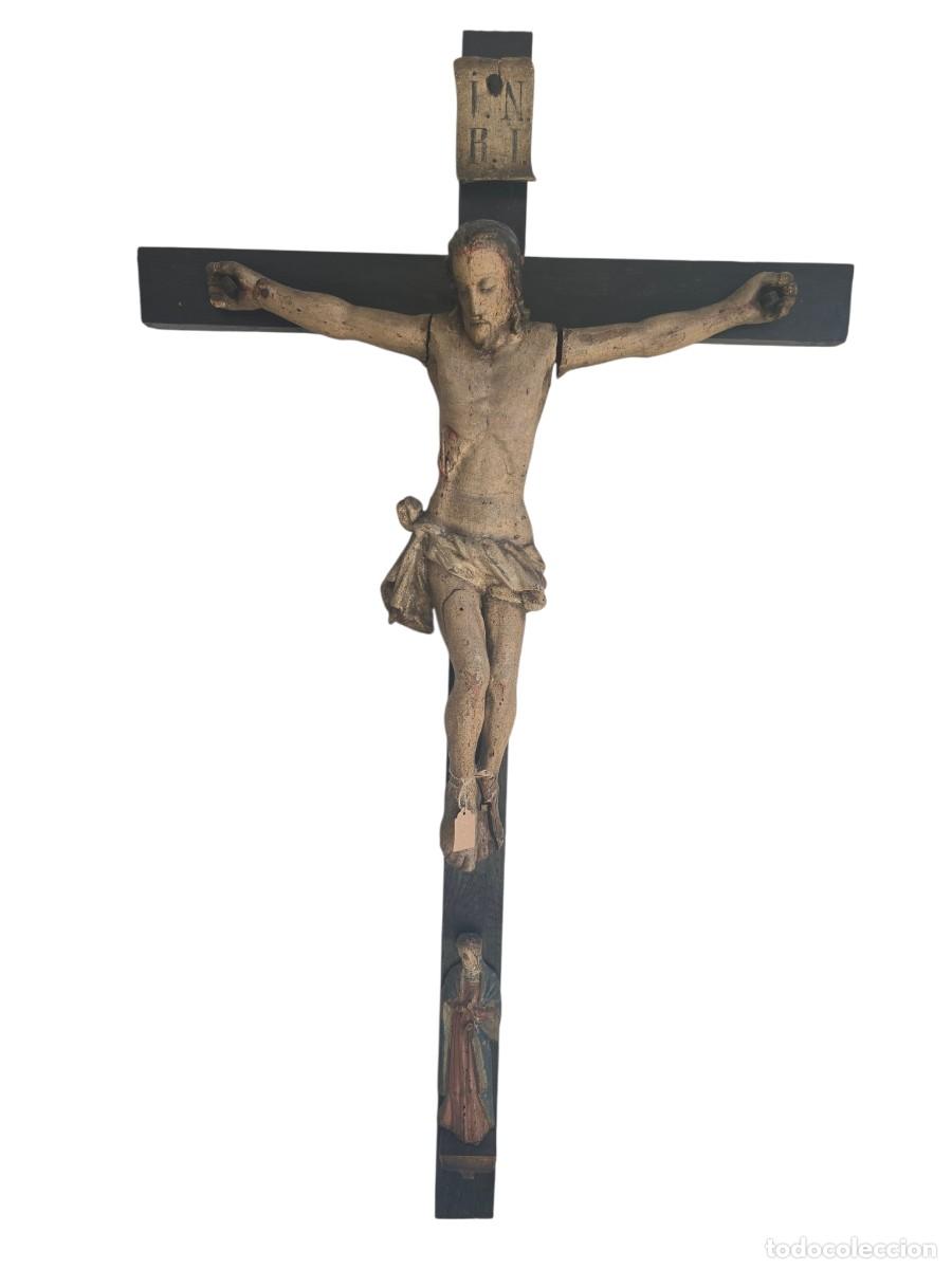 Antig&uuml;edades: Crucifijo de madera con figura de Cristo clavado