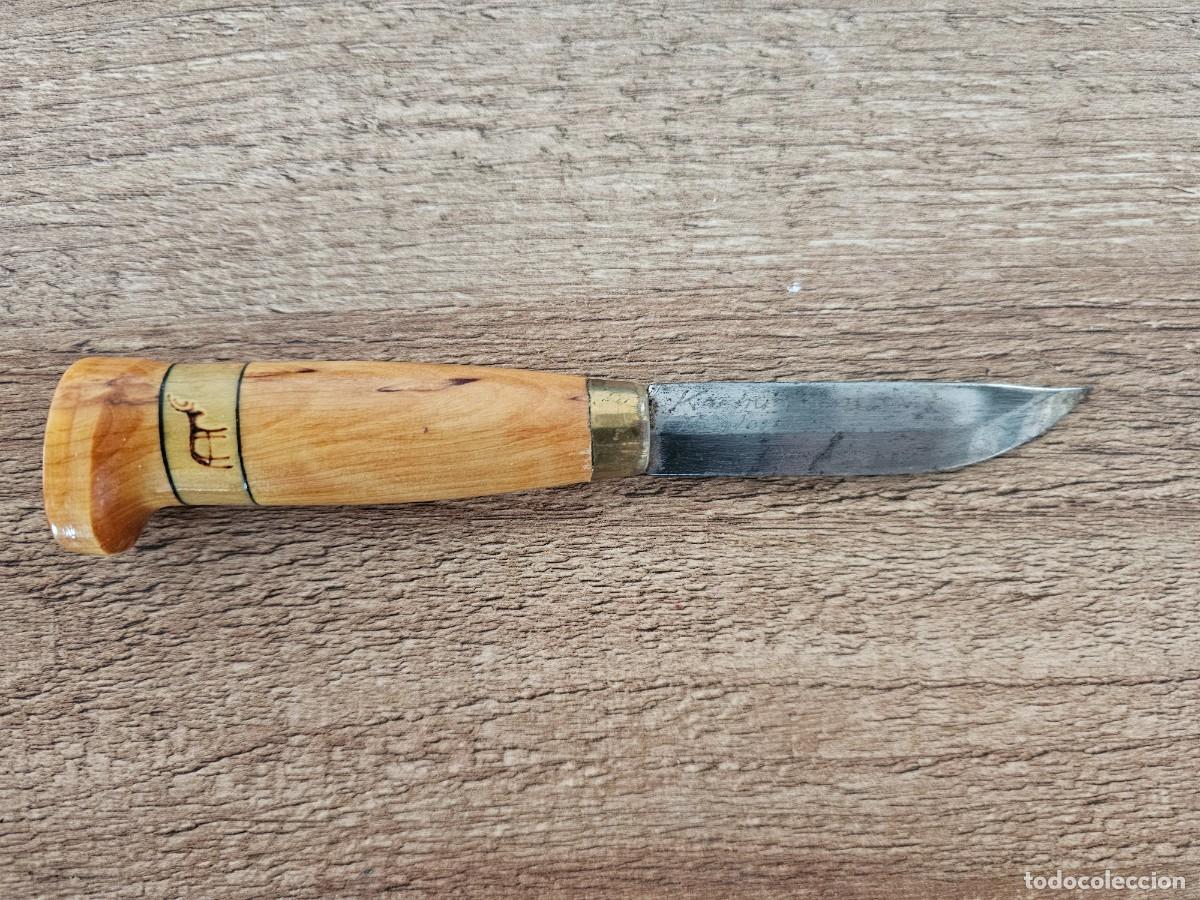 Antig&uuml;edades: Cuchillo artesanal Brisa Polar Puukko con mango de abedul rizado y detalles de reno