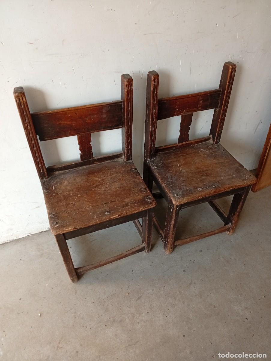 Antig&uuml;edades: DOS SILLAS CENTENARIAS DE MADERA - Foto 1