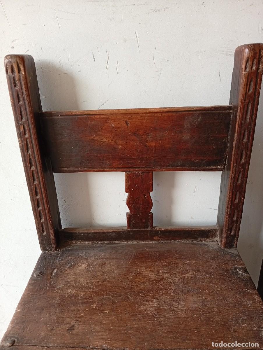 Antig&uuml;edades: DOS SILLAS CENTENARIAS DE MADERA - Foto 4