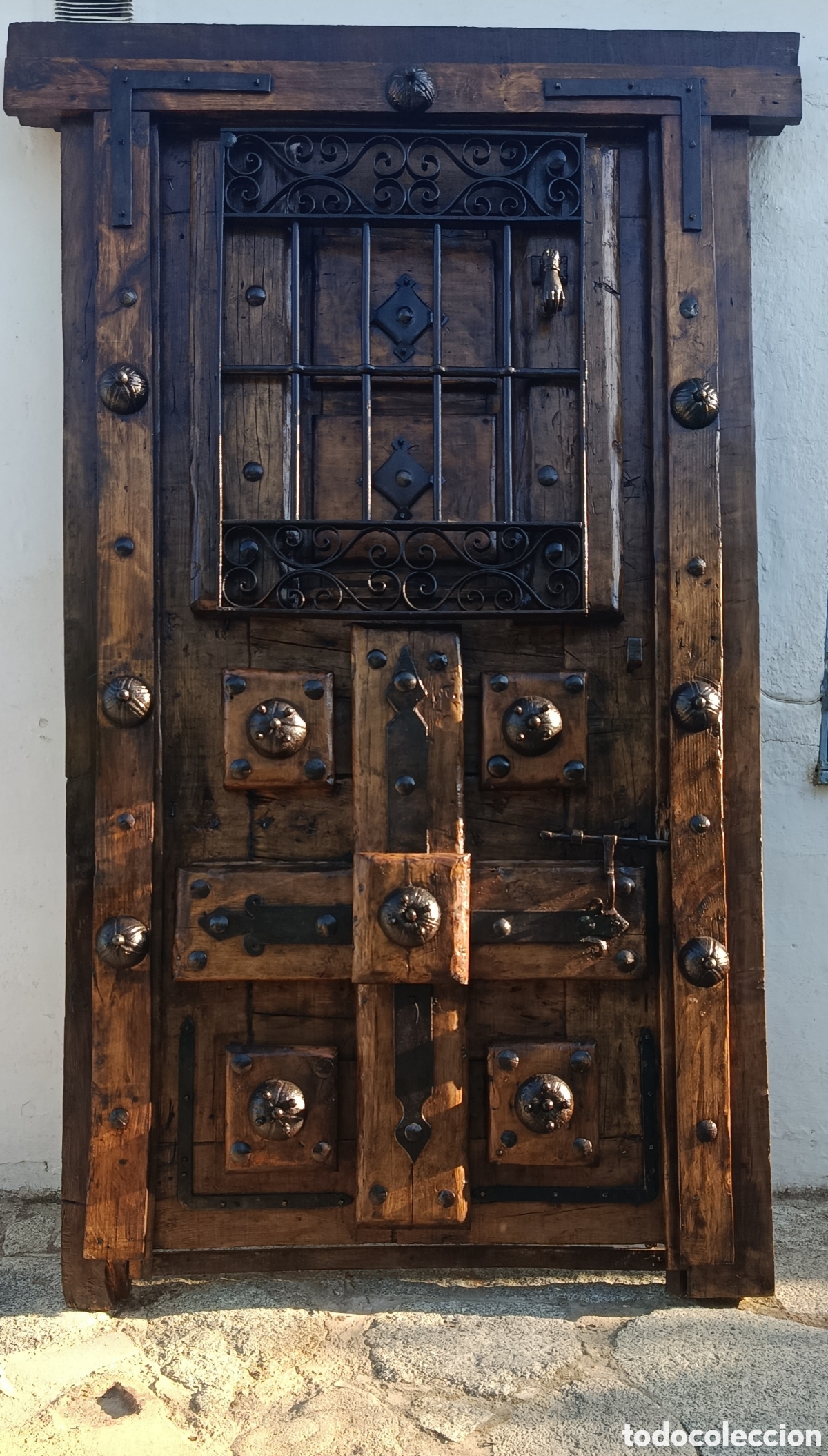 Antiques: Puerta de madera y forja