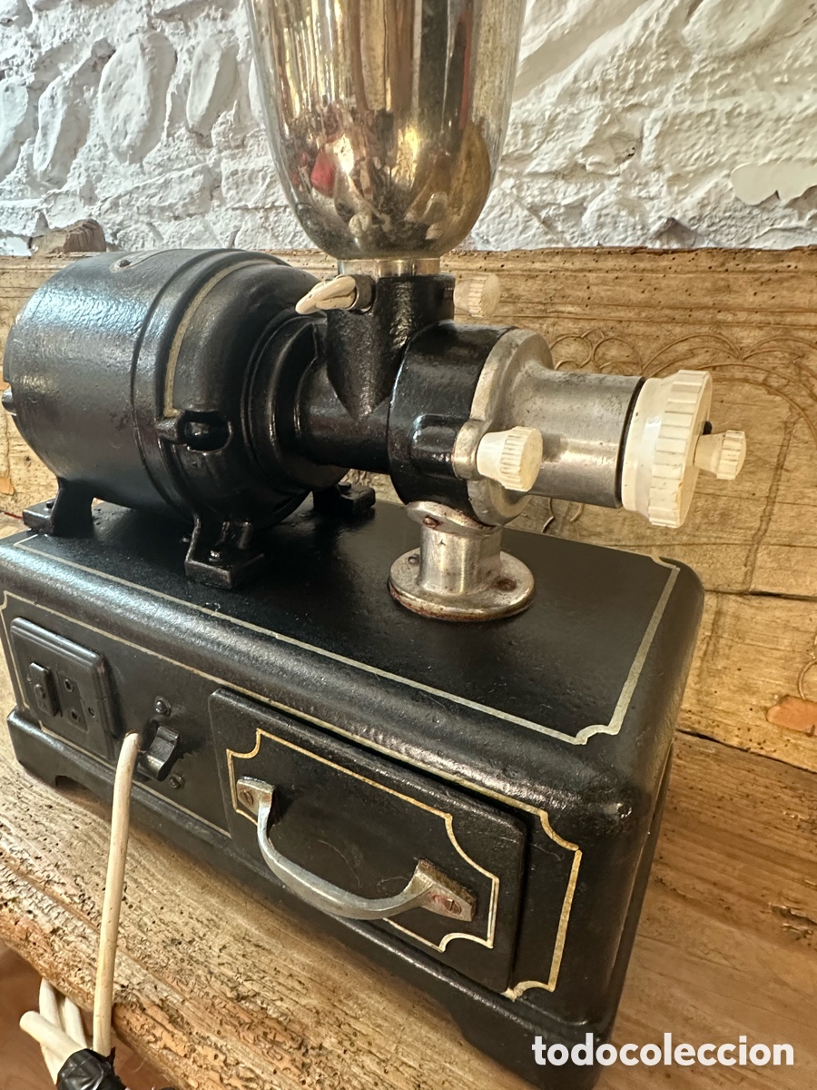 Antig&uuml;edades: Molinillo de caf&eacute; el&eacute;ctrico antiguo es de la marca ES-CEL. - Foto 1