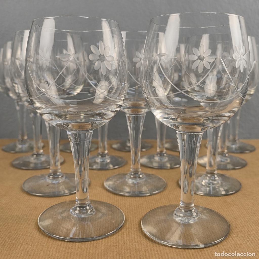 Antig&uuml;edades: 14 copas cristal tallado mediados siglo XX
