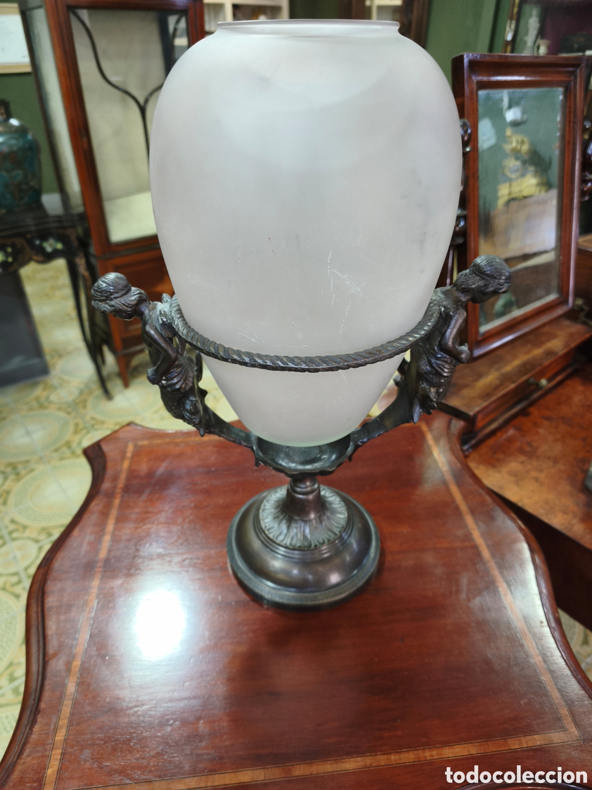Antig&uuml;edades: Centro de mesa de bronce y cristal