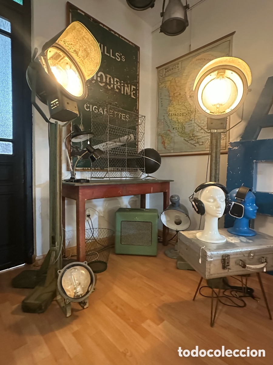 Antig&uuml;edades: Dos l&aacute;mparas. Enormes Protectores Focos. Antiguos Teatro cine tren.. originales
