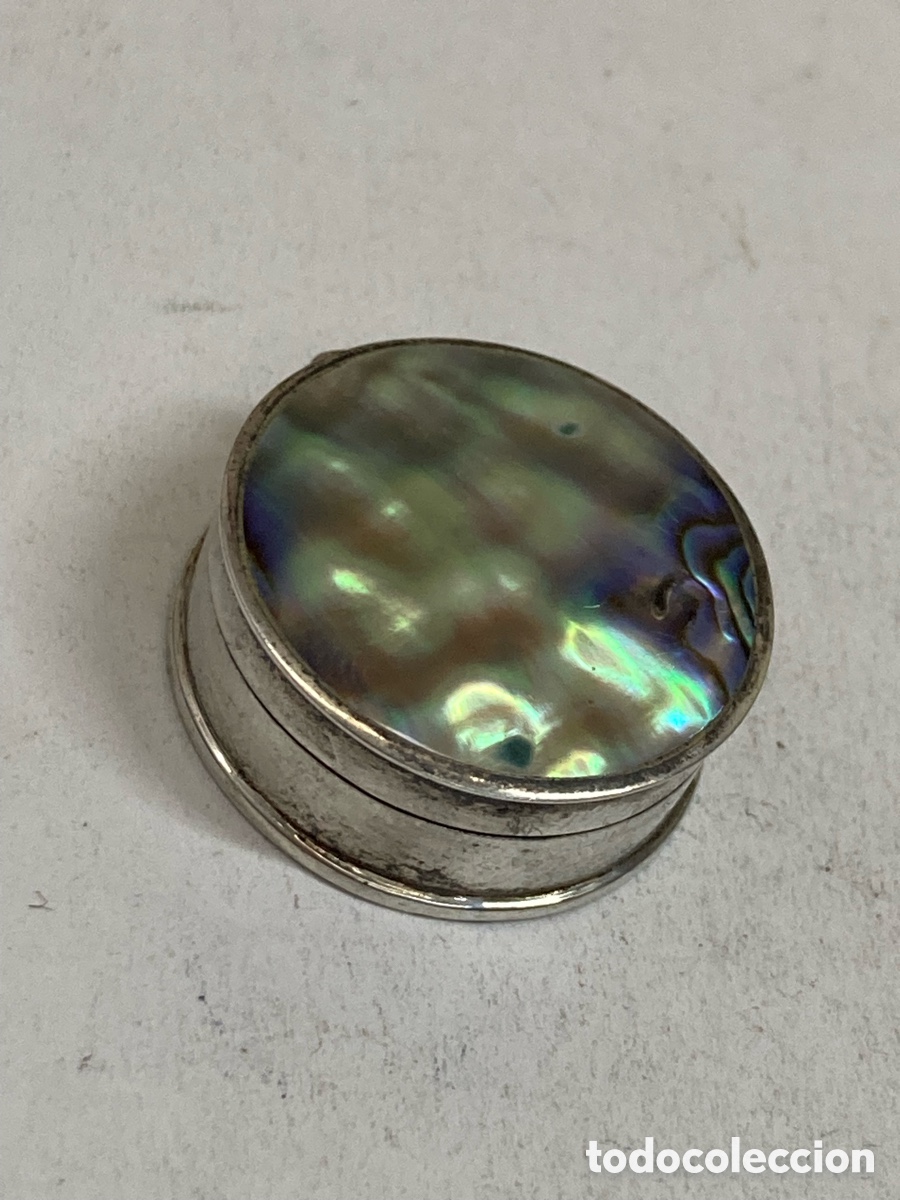 Antig&uuml;edades: Cajita de plata y n&aacute;car/K05 - Foto 1