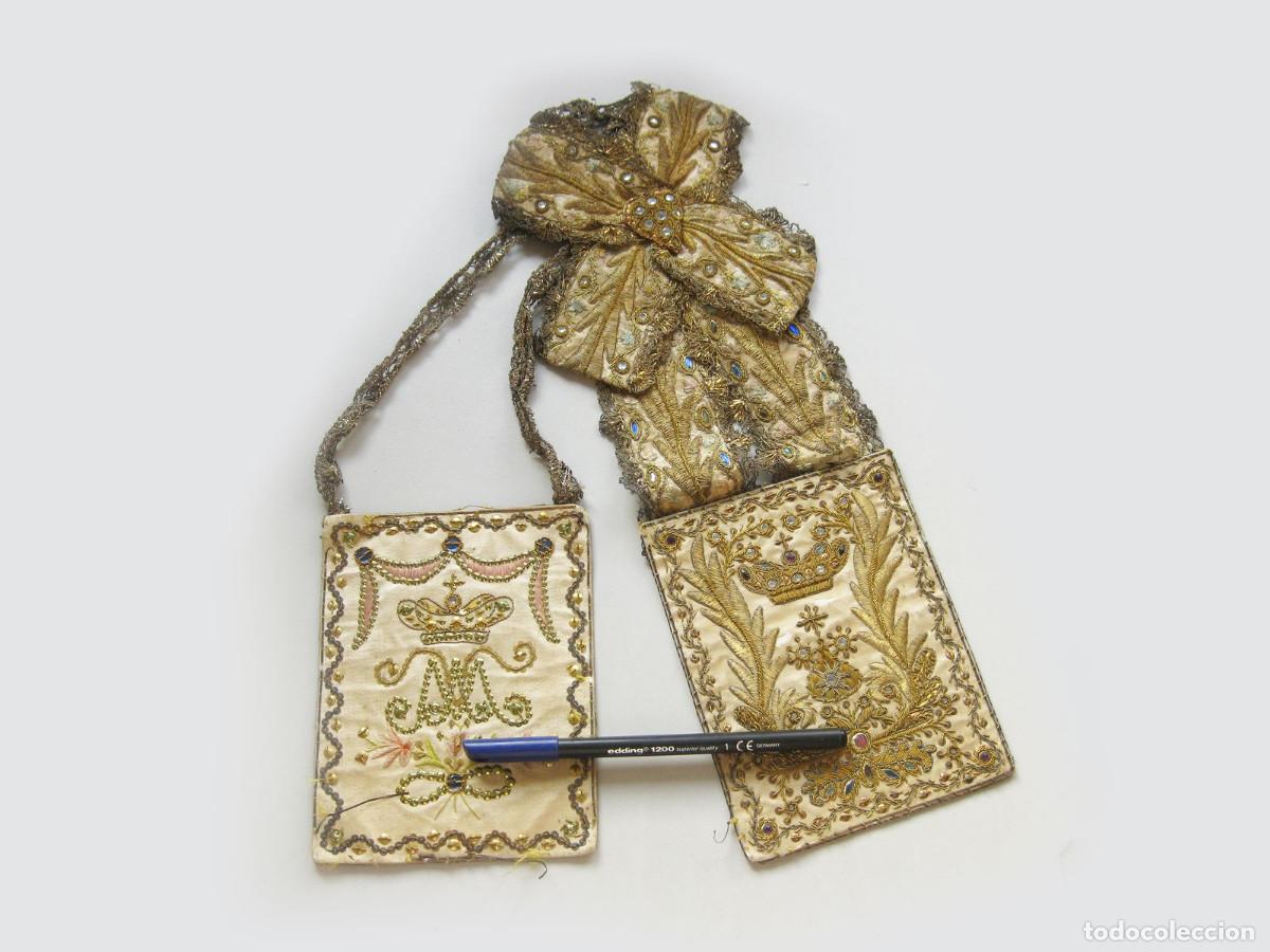 Antig&uuml;edades: Impresionante Escapulario Carmelita. Bordados en plata y oro, lentejuelas, cabujones, etc.