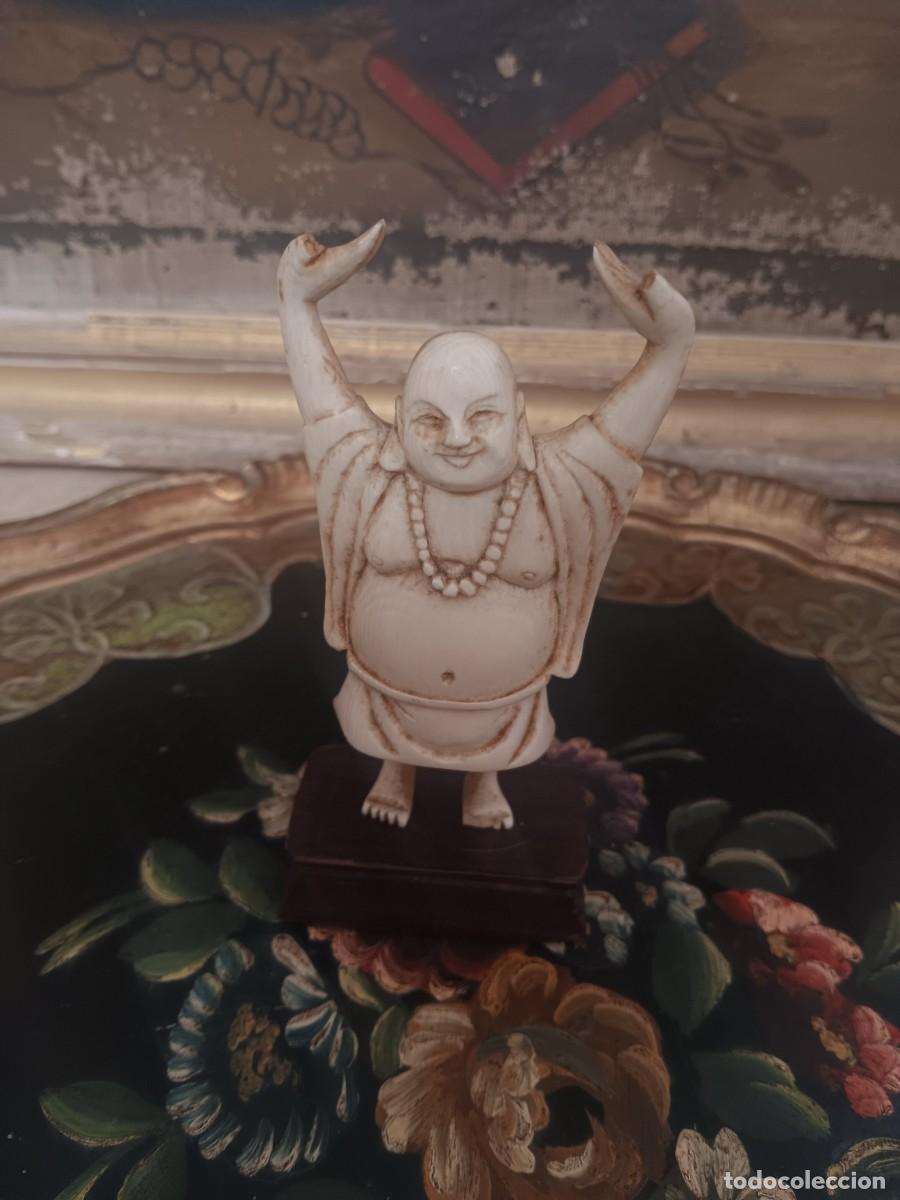 Antig&uuml;edades: Budai o Hotei, conocido popularmente como el &rdquo;Buda sonriente&rdquo; o &rdquo;Buda de la alegr&iacute;a&rdquo; en la tradici&oacute;n