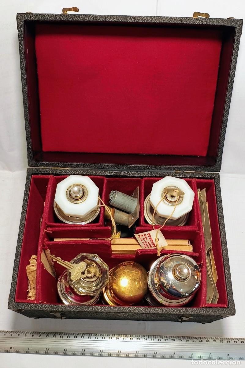 Antig&uuml;edades: Estuche muestrario antiguo de cerraduras SCHLAGE de bot&oacute;n &ndash; a&ntilde;os 20/30