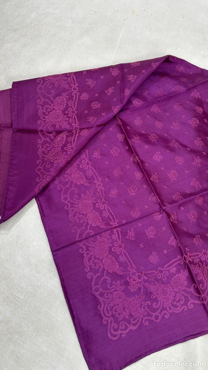 Antig&uuml;edades: Pa&ntilde;uelo morado adamascado - Foto 2