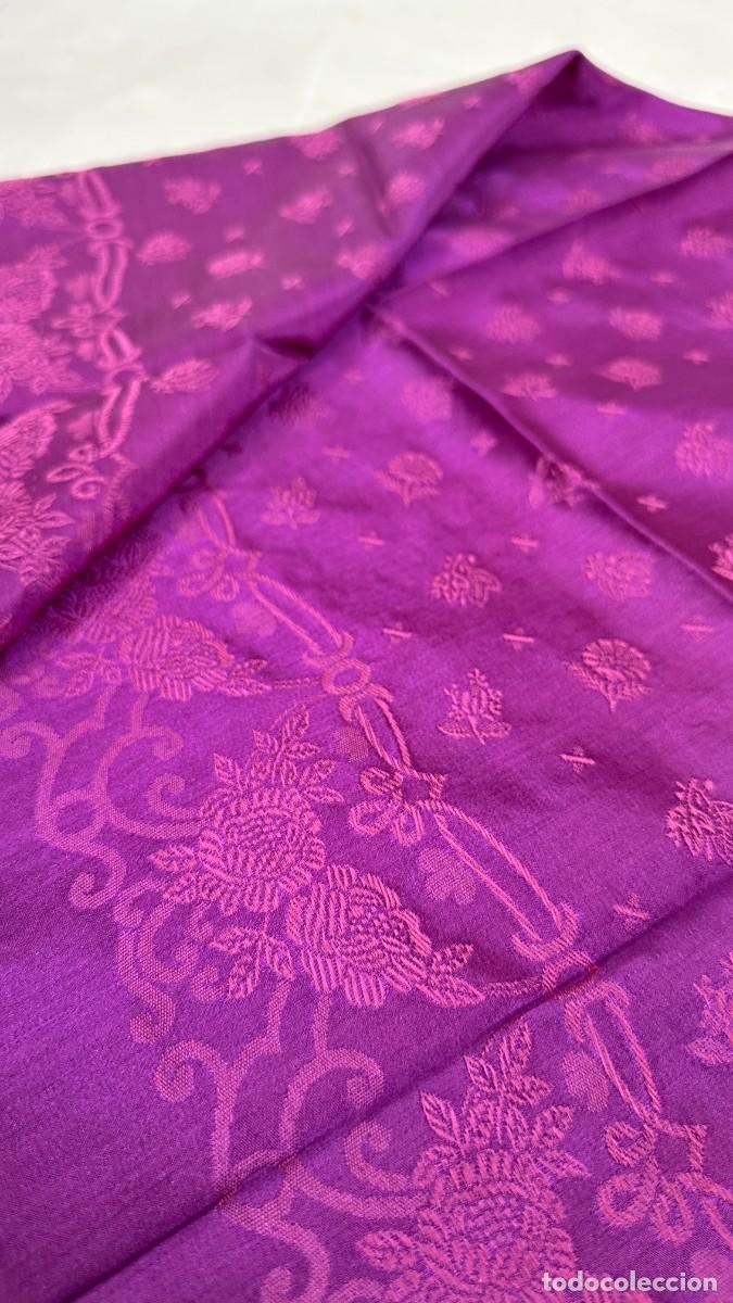 Antig&uuml;edades: Pa&ntilde;uelo morado adamascado - Foto 3