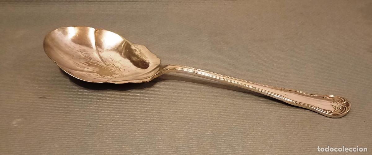 Antig&uuml;edades: Cuchara de servir con mango ornamentado - Foto 1