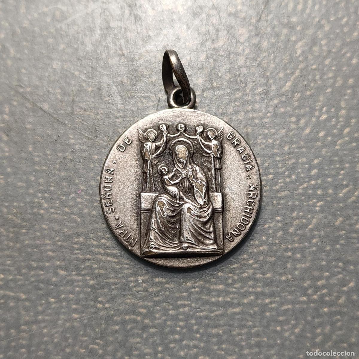 Antig&uuml;edades: MEDALLA RELIGIOSA ARCHIDONA M&Aacute;LAGA NUESTRA SE&Ntilde;ORA DE GRACIA METAL PLATEADO
