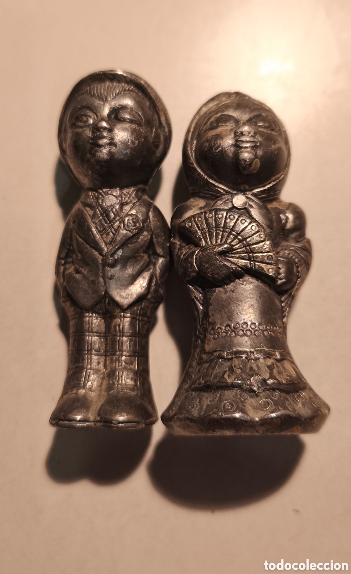 Antig&uuml;edades: Conjunto de figuras regionales de plomo chulapos madrile&ntilde;os