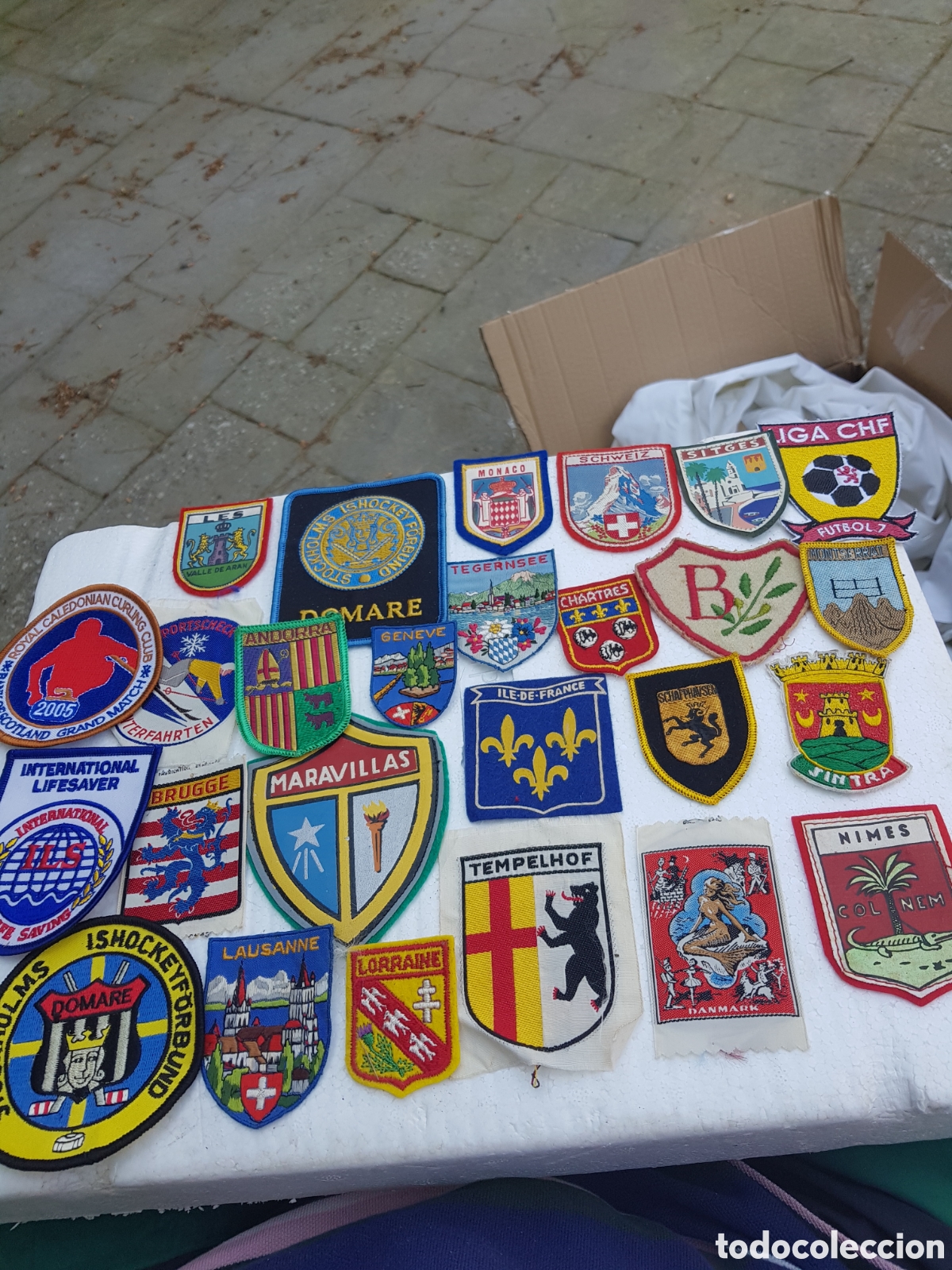Antig&uuml;edades: LOTE DE ANTIGUOS PARCHES BORDADOS